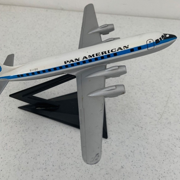 Vintage 1980s Pan American 6110C Airplane Model and Display Stand - Picture 4 of 16